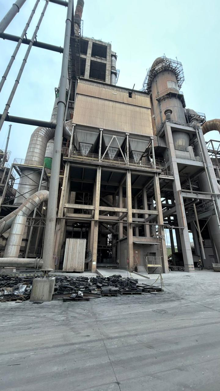 Filtro industrial e sistema de filtragem em planta industrial